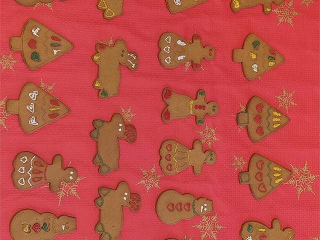 Obradoiro navideño  de decoración de  galletas de xenxibre